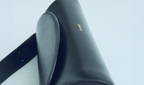 borsa di colore nero da poter acquistare con un codice sconto Luciana Boutique tramite il carrello virtuale