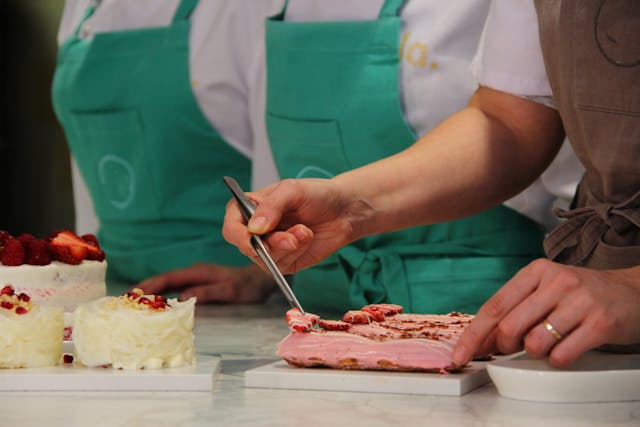 Mother's Day experience gifts: Women decorating a cake in a baking class