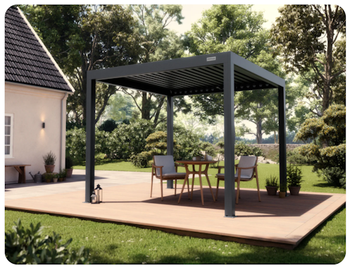 Pergola von Pergolux auf einem Grundstück mit viel Natur