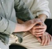 mani di pazienti dopo aver effettuato visita medica con gli sconti Serenis