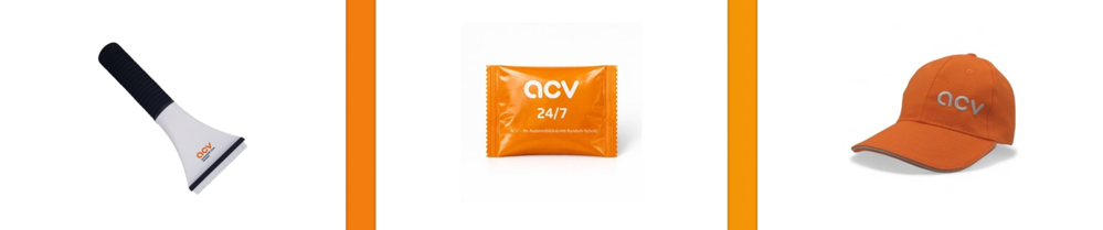 Ein Eiskratzer, eine kleiner Verpackung in Orange und eine Mütze