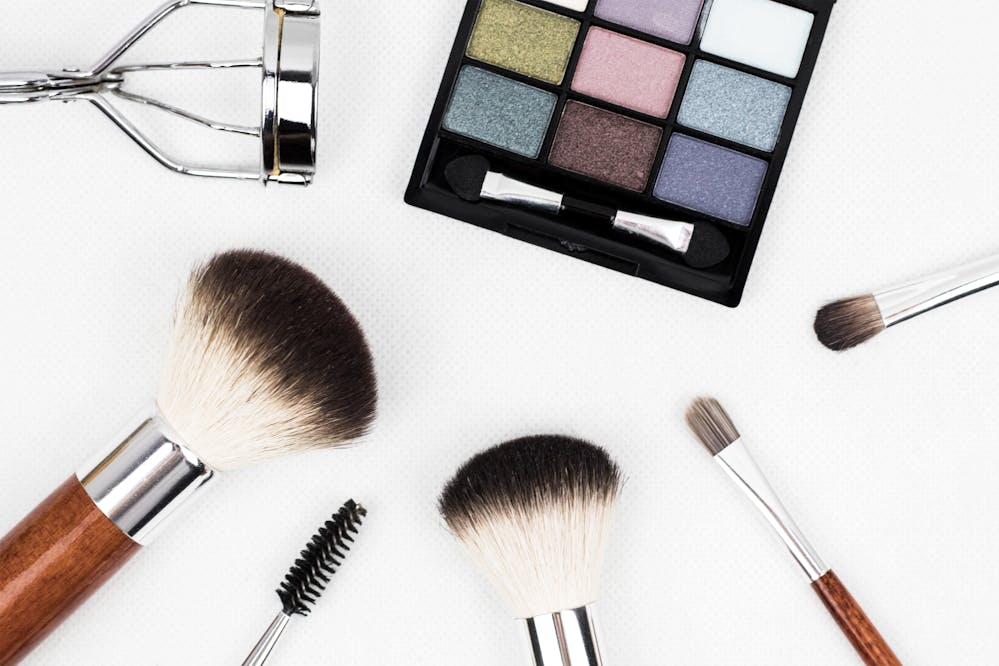 Online shopping deals for Black Friday: Makeup brushes and a makeup palette