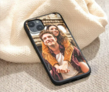 A CEWE iPhone case with a picture of a couple