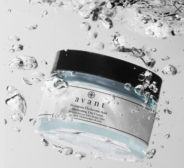 Avant Skincare's day cream container partially submerged in water with droplets splashing
