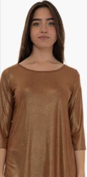 ragazza che indossa vestito da poter comprare in offerta grazie ai codici promozionali ScaglioneIschia