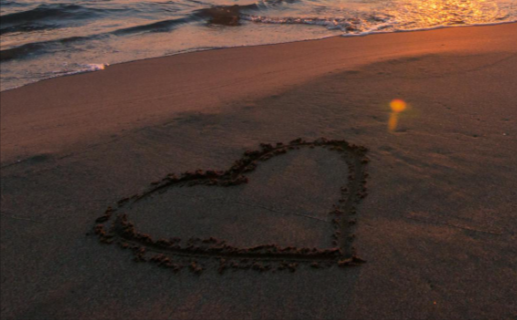 San Valentino in spiaggia dopo aver fatto shopping con i codici sconto San Valentino