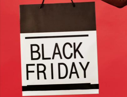 busta del Black Friday che indica una giornata dedicata allo shopping online usufruendo dei codici sconto Black Friday
