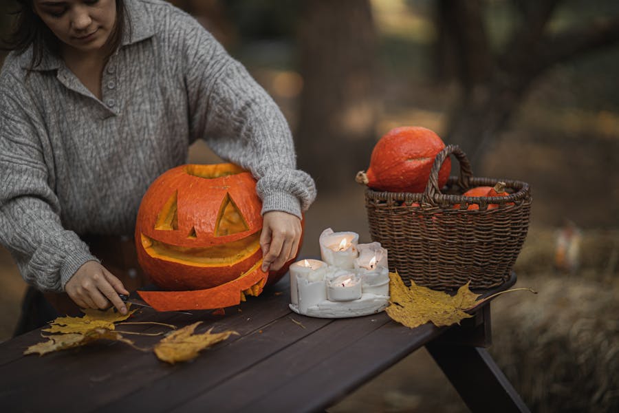 Halloween pumpkin carving ideas and steps